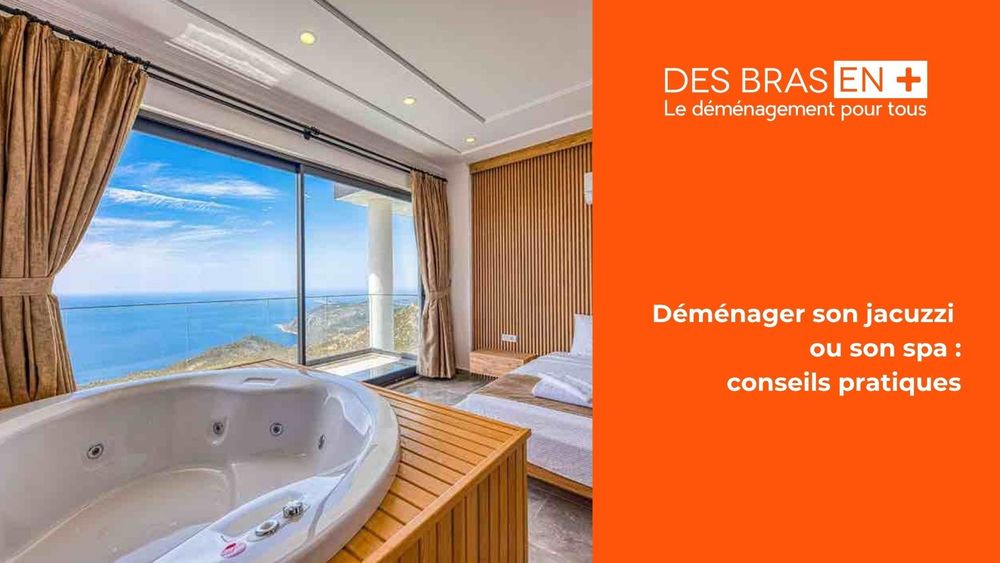 spa dans une chambre avec une vue sur la mer et la bannière des bras en plus