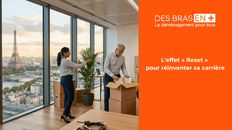 Une équipe professionnelle installe un nouveau bureau, en déballant des cartons face à une vue sur la Seine et la Tour Eiffel.
