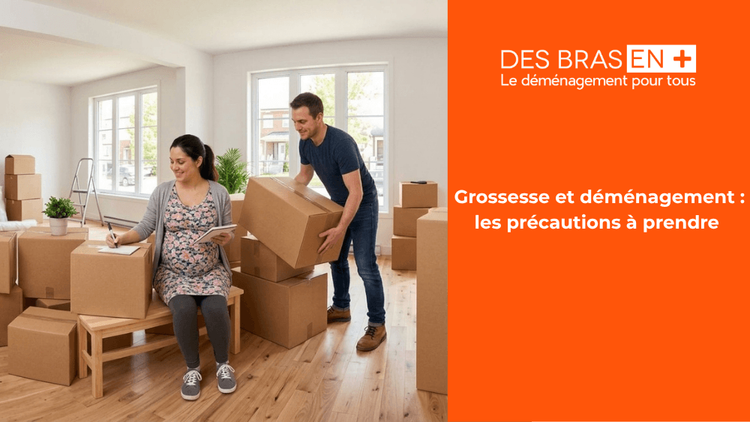 Une femme enceinte, assise, déménage dans un nouvel appartement avec l'aide d'un proche.