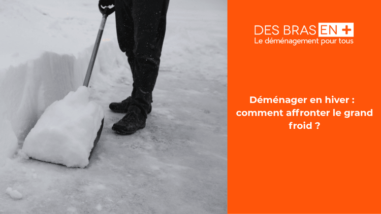 Visuel d'illustration Des Bras En + sur les précautions pour un déménagement par grand froid : personne déneigeant le sol avec une pelle à neige. 