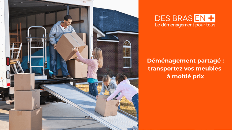 Une famille charge un camion de déménagement avec des cartons en utilisant une rampe devant leur maison. 